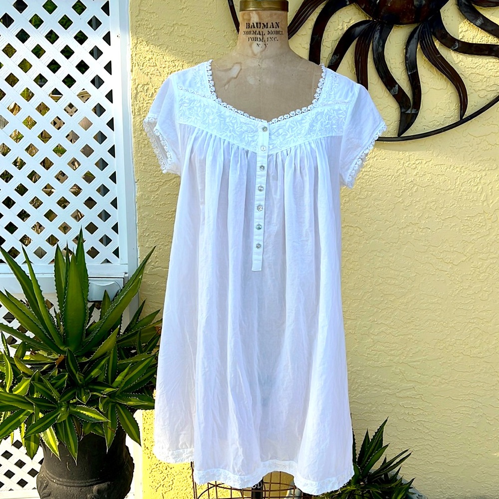 Eileen West Feminine White cap sleeve nightgown M